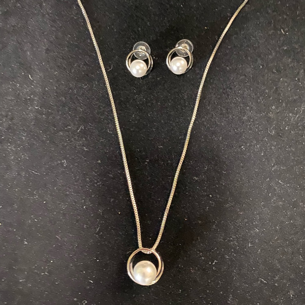 Silver and White Pearl Necklace